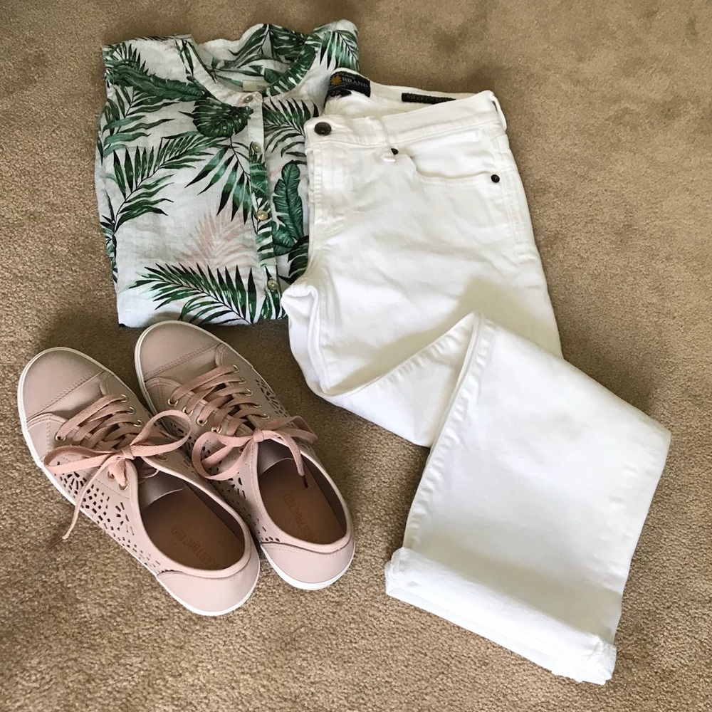 EUC Lucky Brand white jeans 4/27